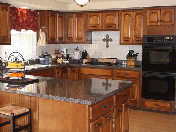 2nd image of 430 Walsingham Ct