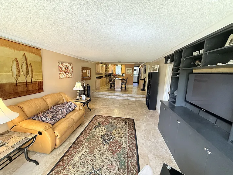 511 Hahaione St #1B — Photo 24