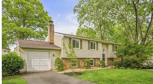 9001 Bannister Ln Photo 1