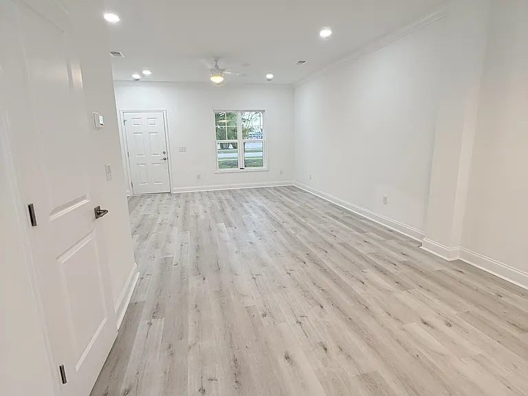 861 Maxine Ct #4B — Photo 5