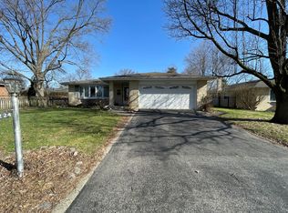 1224 W Sunset Rd, Mount Prospect, IL 60056