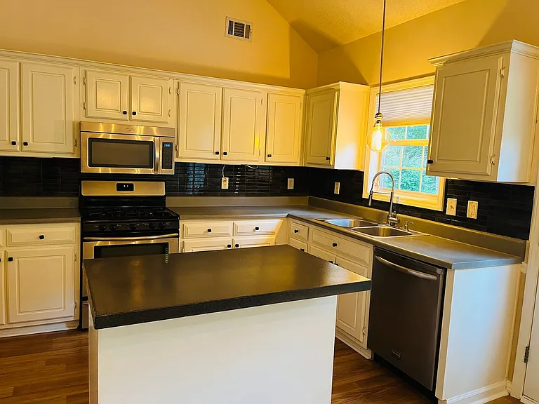 145 Riverside Dr — Photo 14