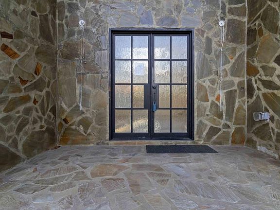 4th image of 1620 Saddle Ridge Way