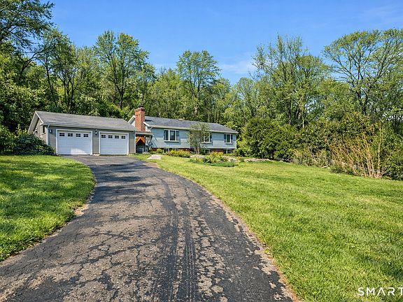 4th image of 901 Old Colchester Road