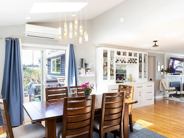 Built-in bar and dining room
