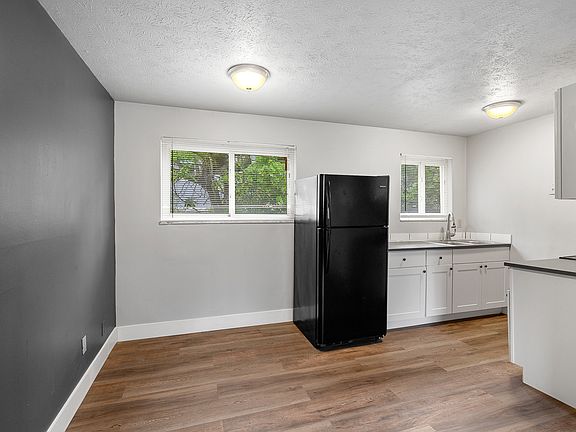 5th image of 2634 Stanton Ave #4