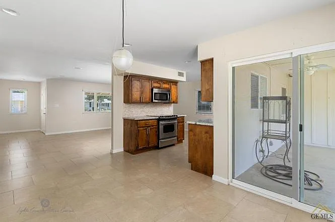 2 bed, 1378 sqft, $1,799 — Photo 3
