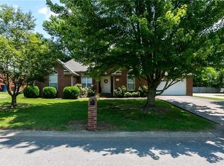 1105 Raintree Ct, Siloam Springs, AR 72761