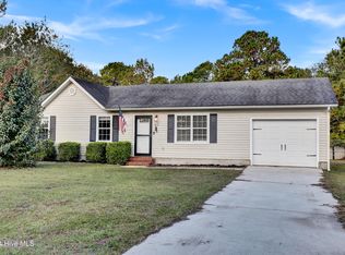 418 Oregon Trl, Hubert, NC 28539