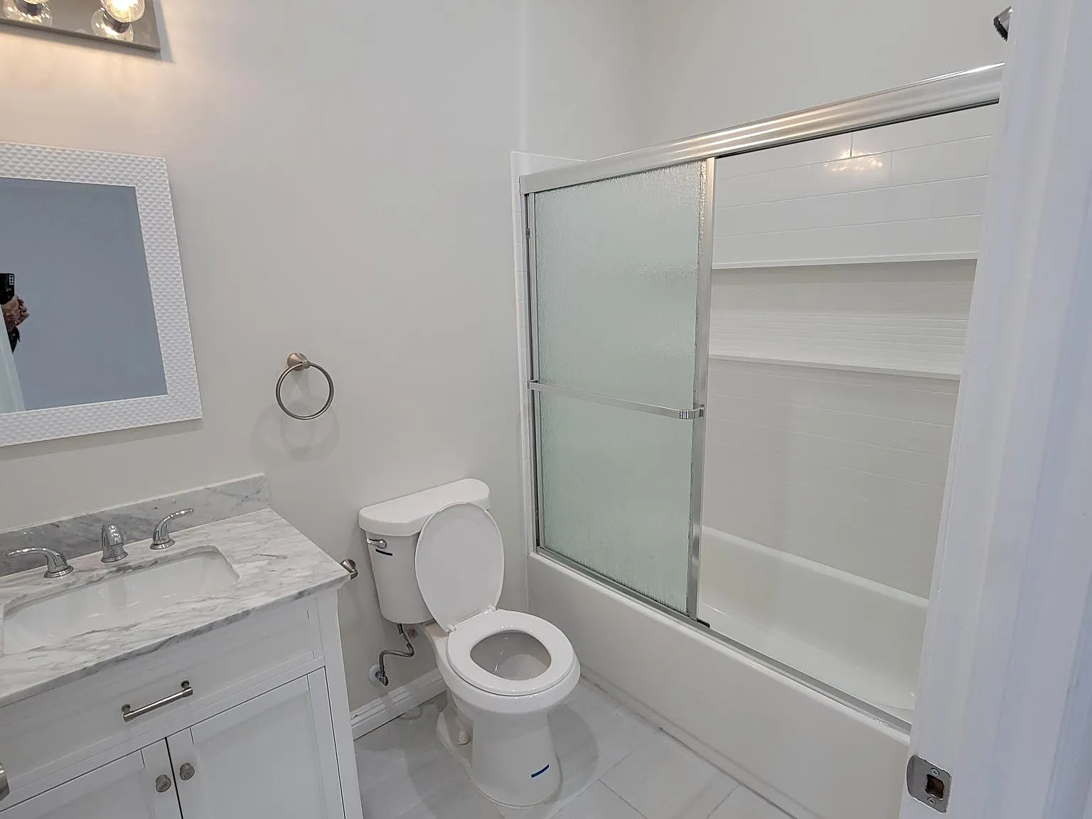 3 bed, 900 sqft, $2,450 — Photo 2