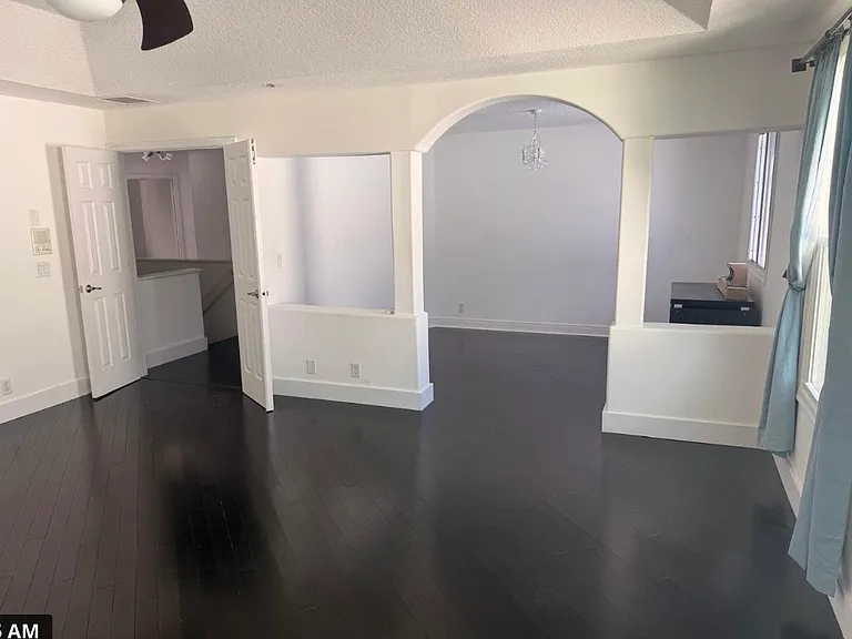 1226 Avondale Ln — Photo 3