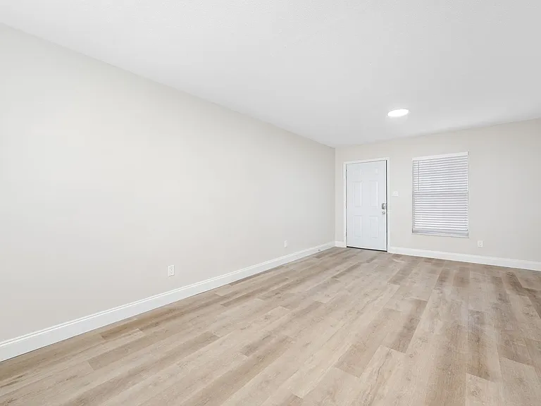 Amber Oaks — Photo 16