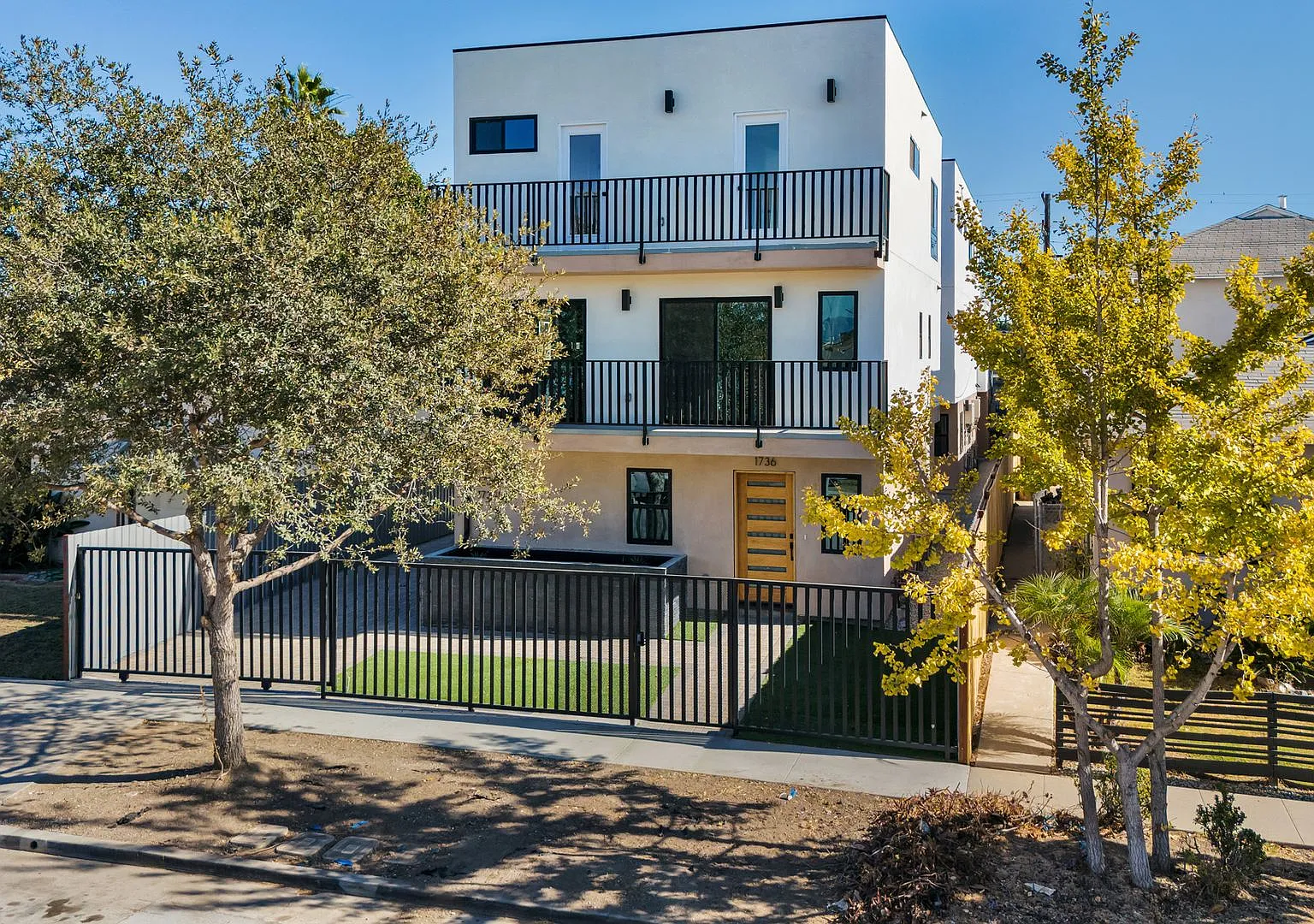 Best Priced Luxury 4 & 5 Bed Townhomes in Mid-City! — Photo 1