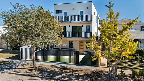Best Priced Luxury 4 & 5 Bed Townhomes in Mid-City! Photo 1