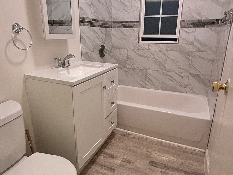 4013 Melrose Ave #403 — Photo 8