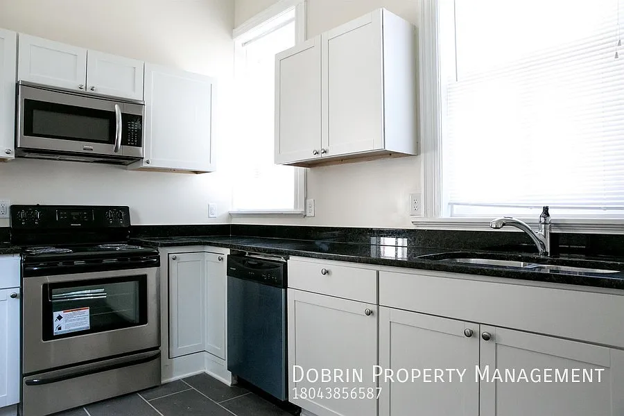 Huge, Renovated 4bd On Campus — Photo 4