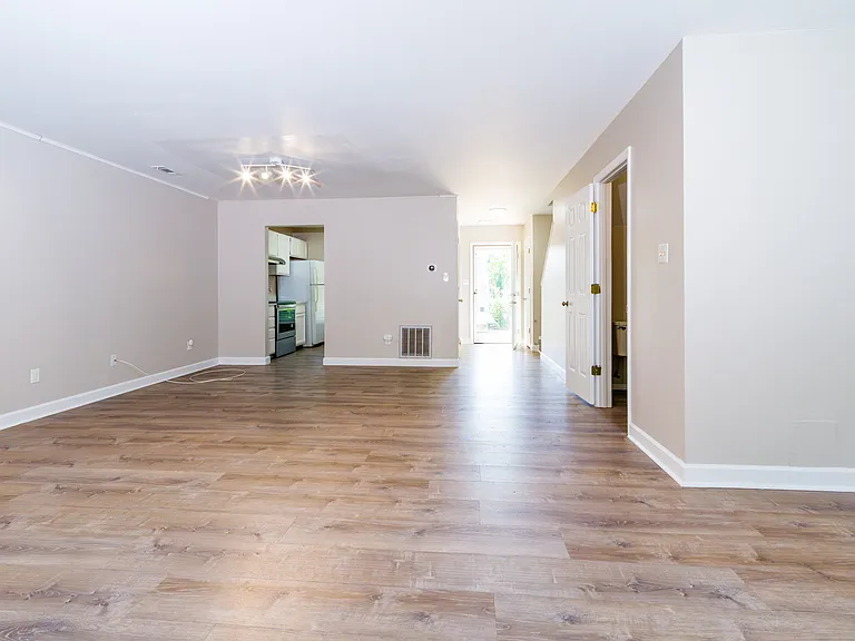 4 Astor Ct — Photo 7