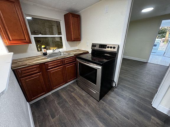 2nd image of 916 N 10TH Street