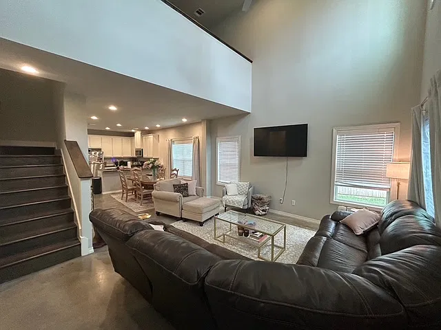 3104 Green - 1 — Photo 3