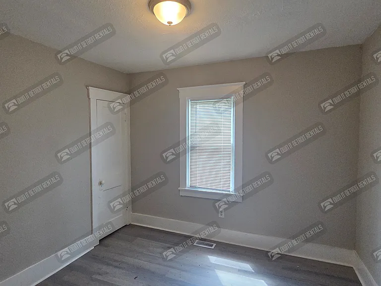 7210 Rivard Ave — Photo 12