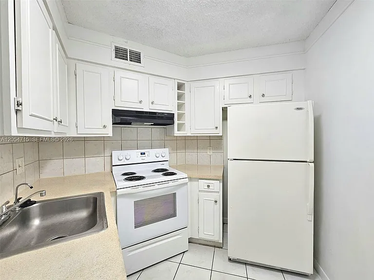 210 Lake Pointe Dr #209 — Photo 15