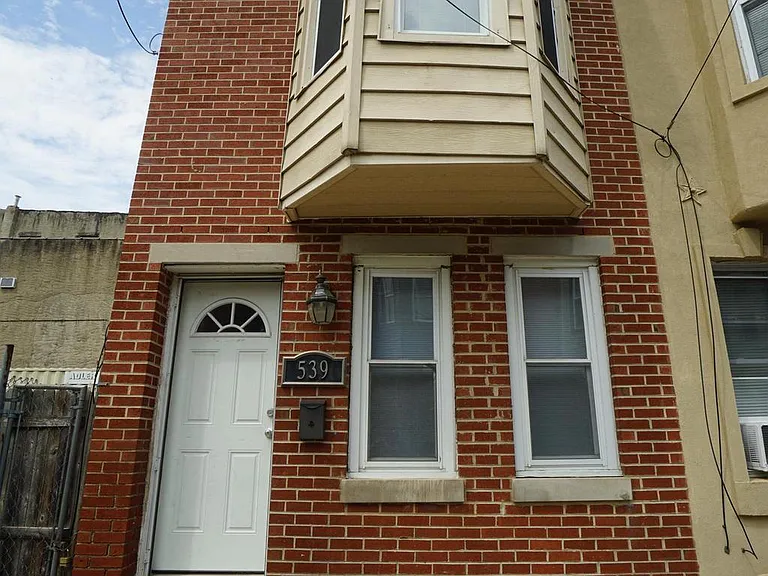 539 Turner St — Photo 1