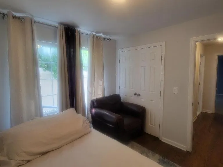 212 N Walnut St — Photo 9