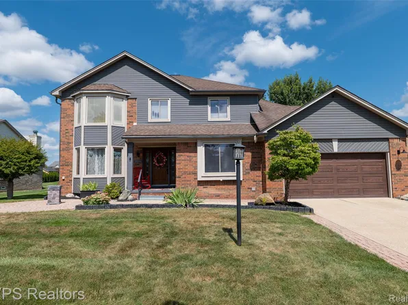 2147 Hidden Trail Dr, Sterling Heights, MI 48314