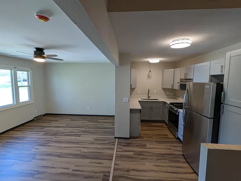 645 Easton Pkwy — Photo 9