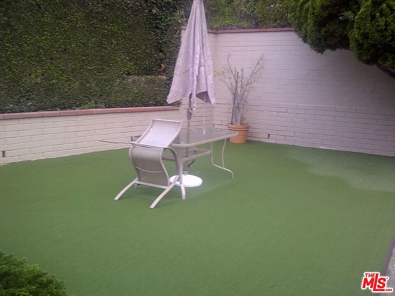 4424 S Victoria Ave — Photo 14