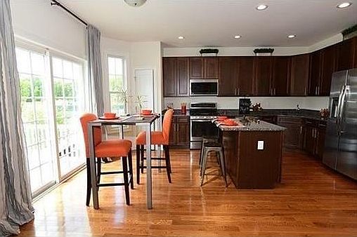 4th image of 40 Gonzalez Dr
