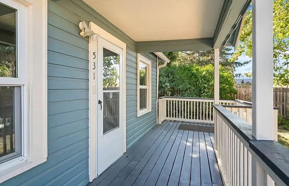 3 bed, 1089 sqft, $1,950 — Photo 3