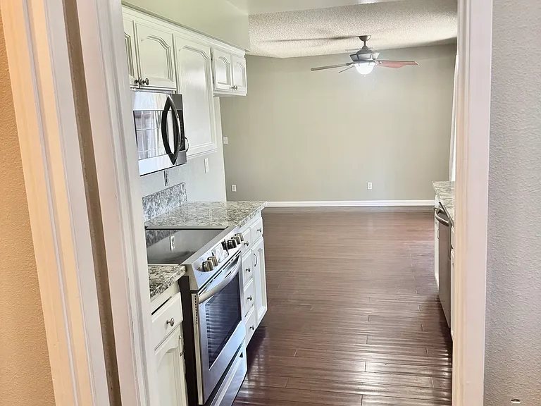 1607 Ashlan Ave — Photo 6