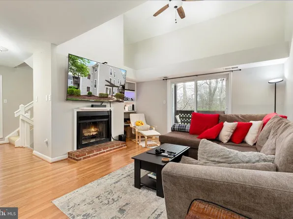 10198 Oakton Terrace Rd, Oakton, VA 22124