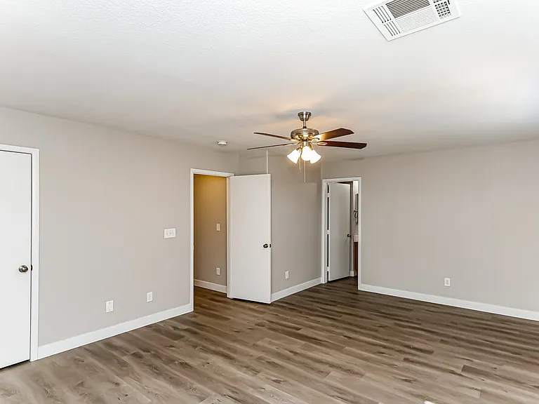 570 Swiss Cottage Ave — Photo 11