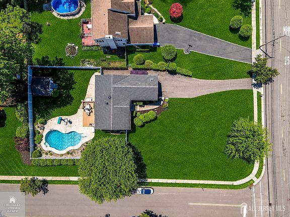 3rd image of 229 Grandview Ave