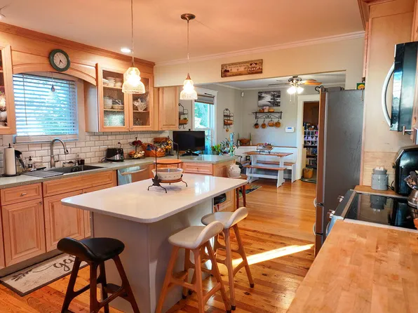 21 Androscoggin Avenue, Lewiston, ME 04240