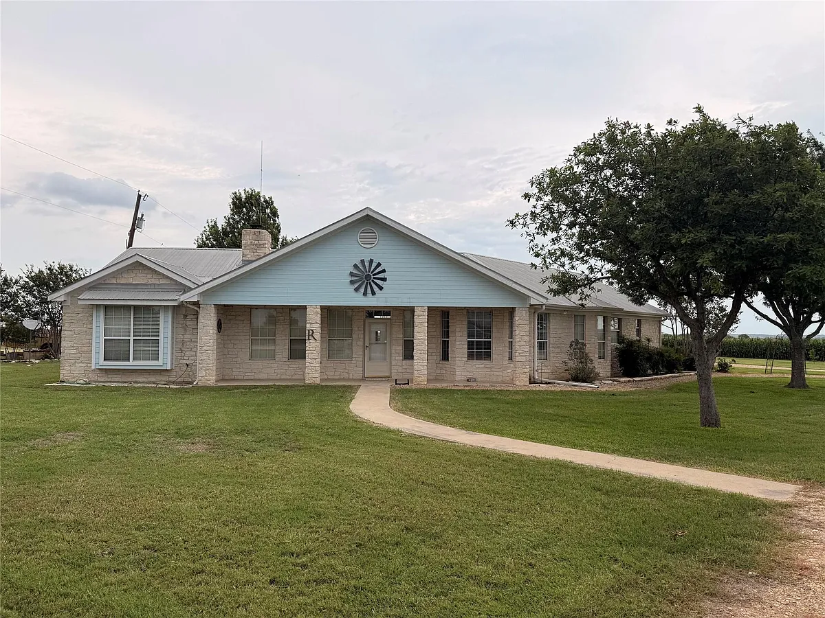 Building Photo - 5600 FM 1466