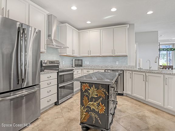 5th image of 765 Simeon Dr