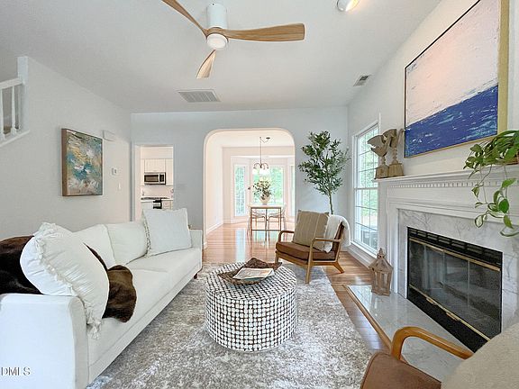 5th image of 102 Ashtree Ct