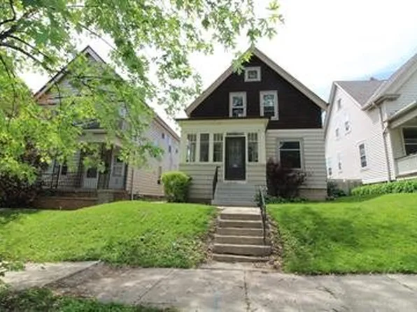 2933 N Newhall St #B, Milwaukee, WI 53211