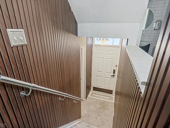 4th image of 17 Rushmore Ln