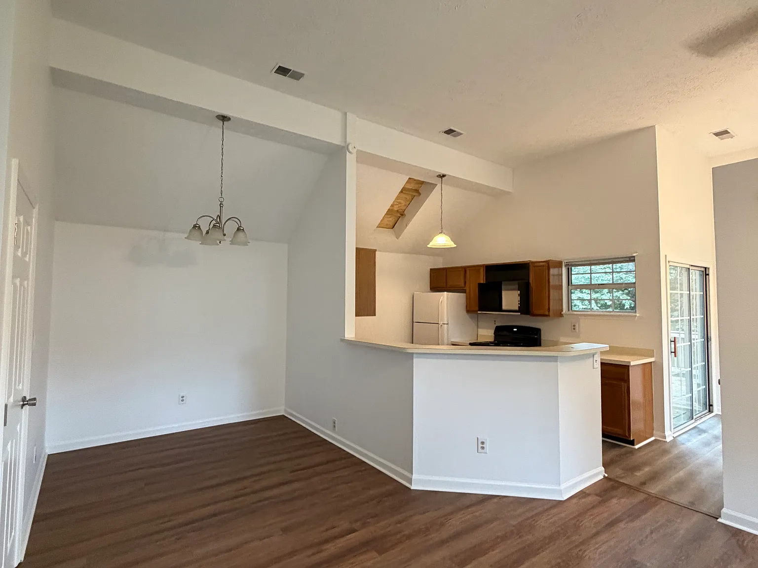 2 bed, 1250 sqft, $1,800 — Photo 3