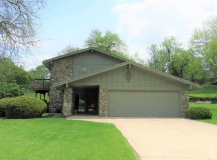 2104 Bittersweet Rd, Marshalltown, IA 50158
