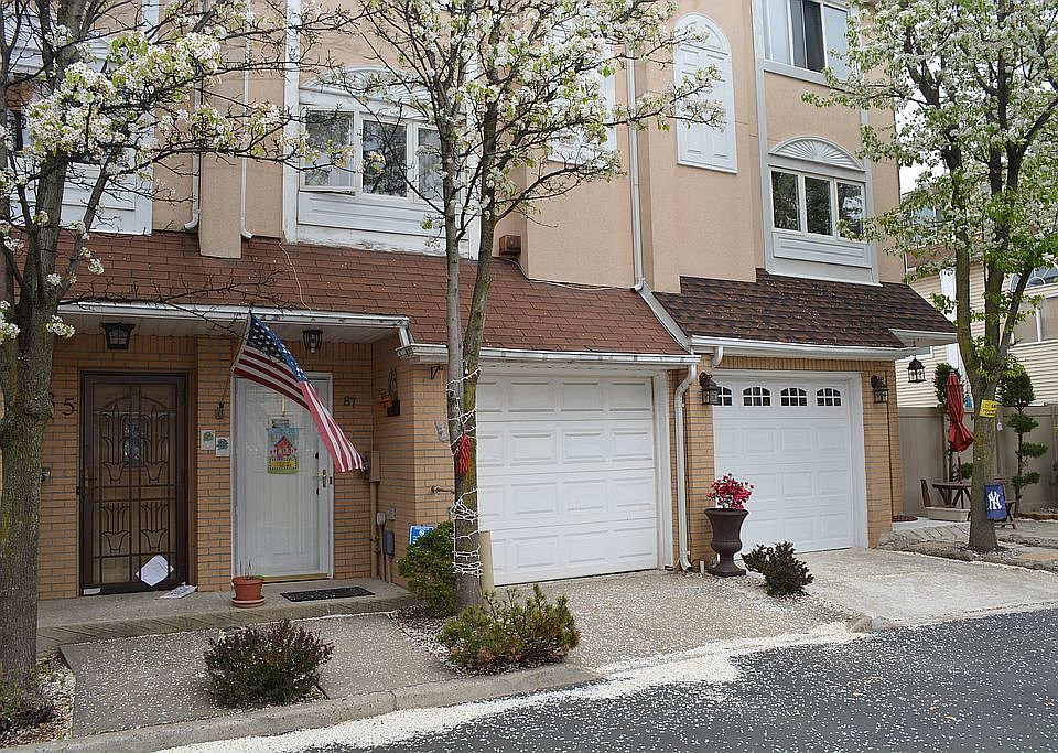 1st image of 87 Sandywood Ln