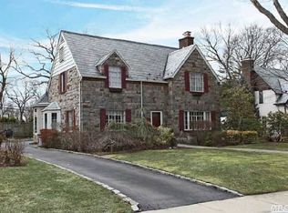 80 Roxen Rd, Rockville Centre, NY 11570