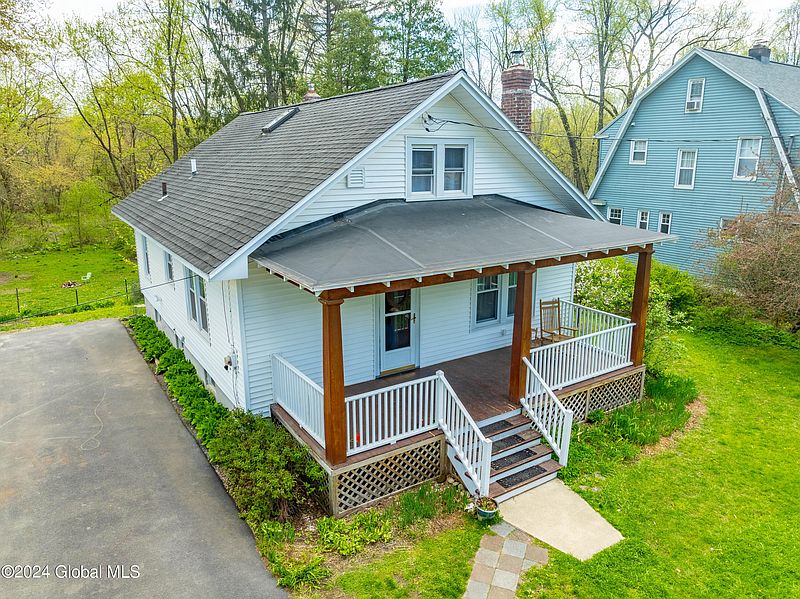 5th image of 194 N Lake Avenue