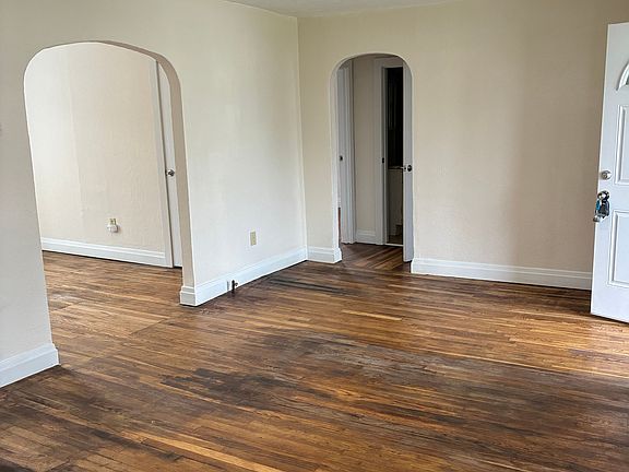 3rd image of 111 Saint Clair Ave