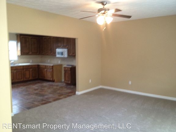 3rd image of 812 20th St APT B