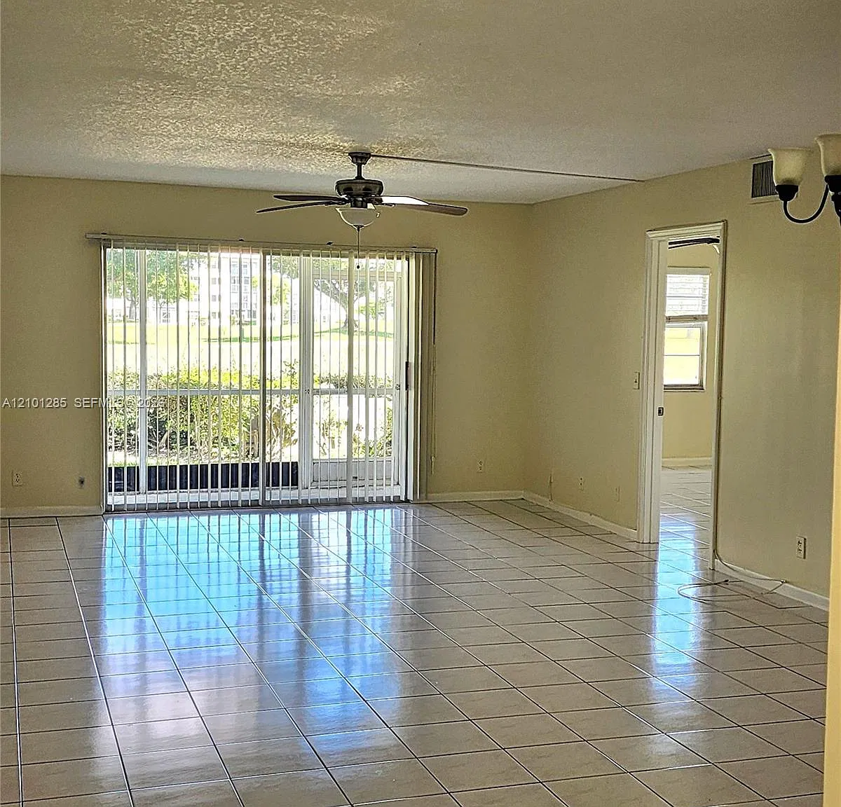1101 SW 128th Ter — Photo 3